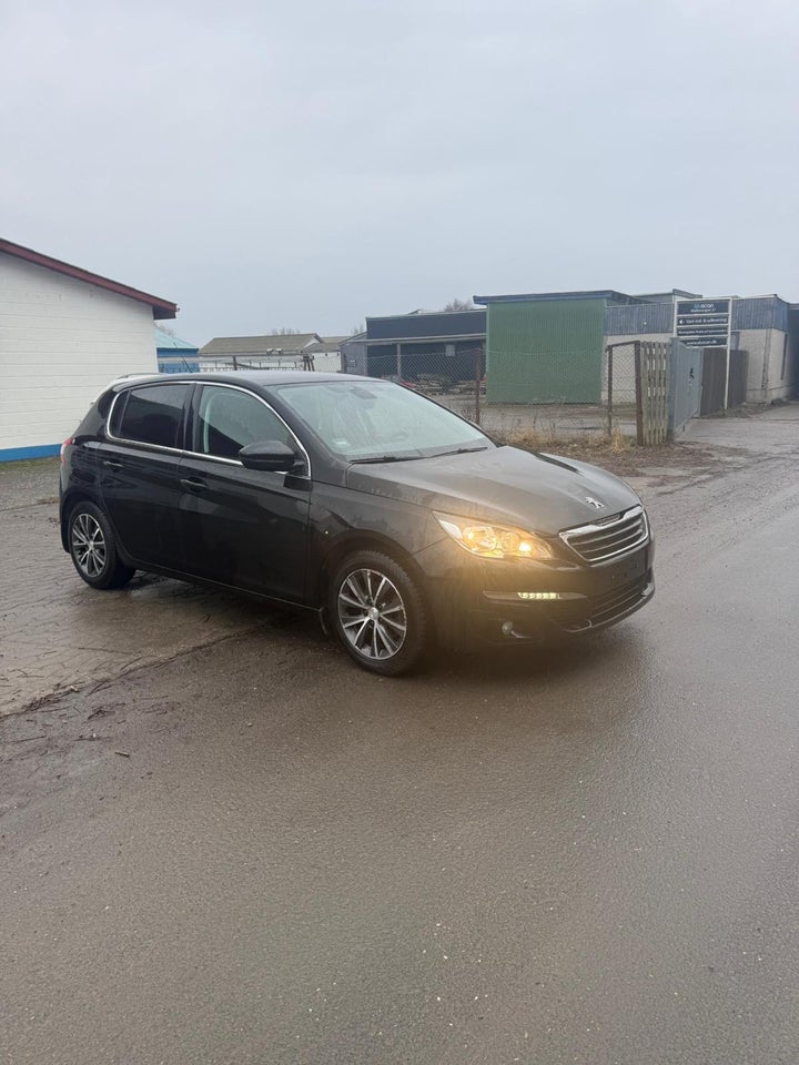 Peugeot 308 1,2 e-THP 130 Style 5d