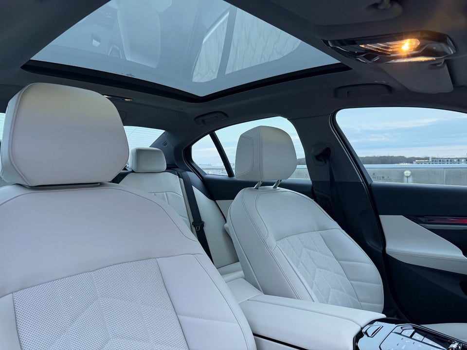 BMW i5 eDrive40 Fully Charged 4d