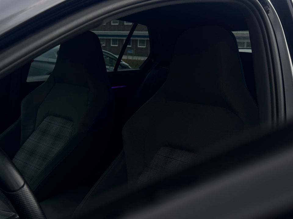 VW Golf VIII 1,4 GTE DSG 5d