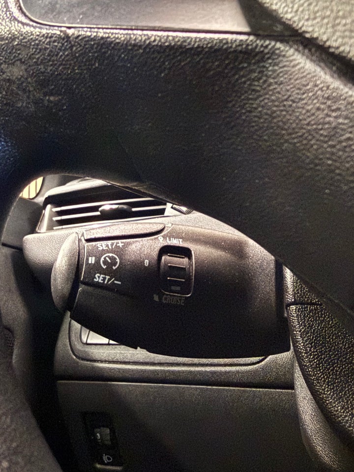 Peugeot 208 1,2 VTi Active 5d