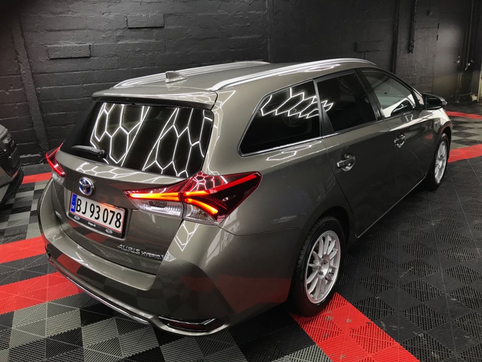 Toyota Auris 1,8 Hybrid H2 Style Touring Sports CVT 5d