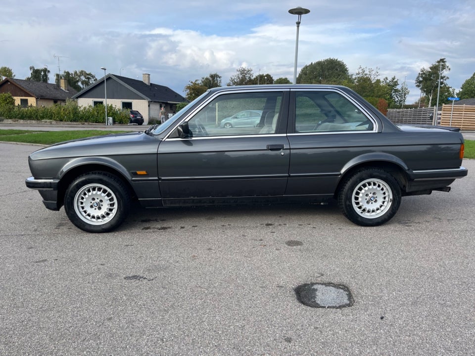 BMW 323i 2,3  2d