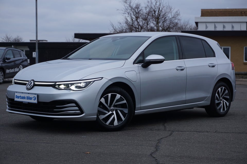 VW Golf VIII 1,4 eHybrid DSG 5d