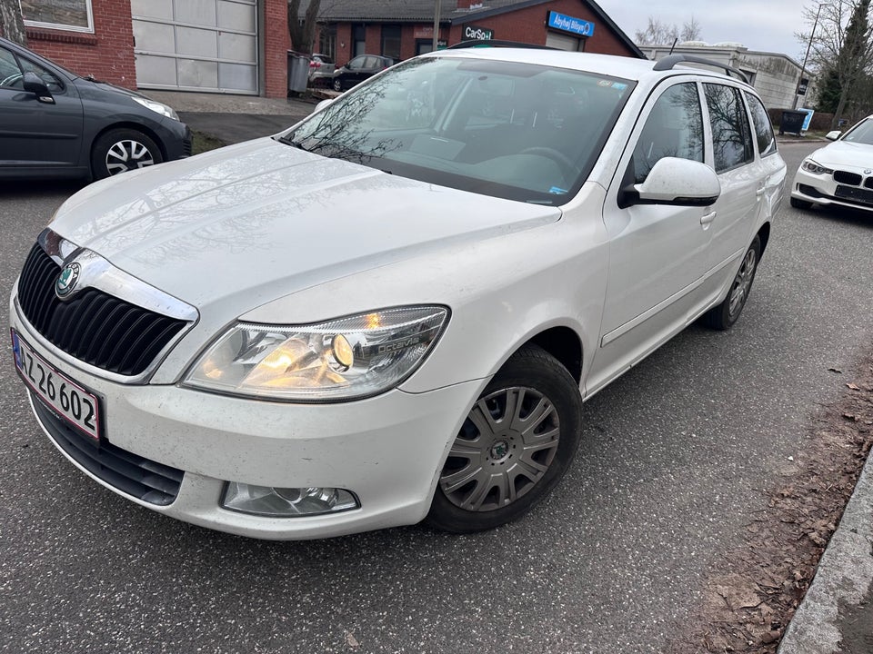 Skoda Octavia 1,6 TDi 105 Active Combi 5d