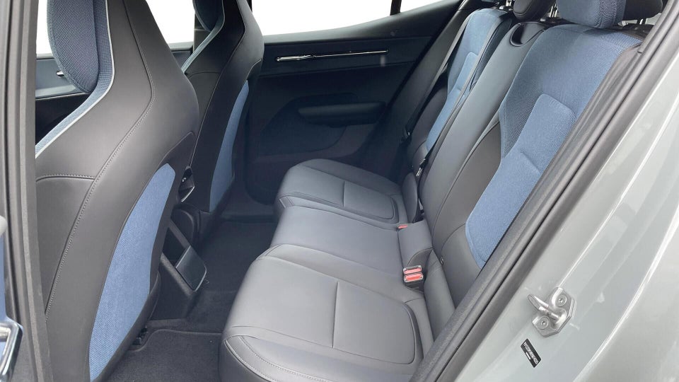 Volvo EX30 Standard Range Core 5d