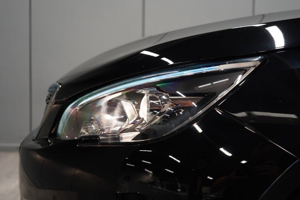 Peugeot 308 1,2 e-THP 130 Allure Sky 5d