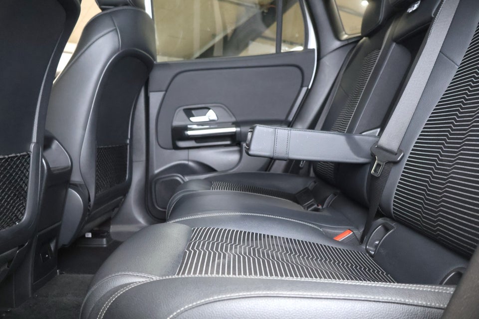 Mercedes EQA300 Progressive 4Matic 5d