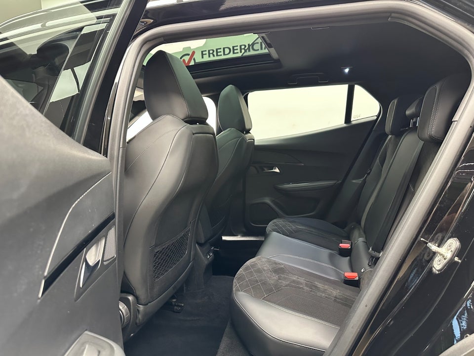 Peugeot e-2008 50 GT Pack 5d