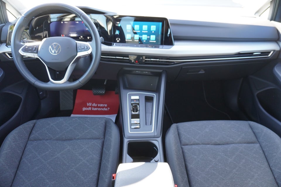 VW Golf VIII 1,5 eTSi 130 Life DSG 5d