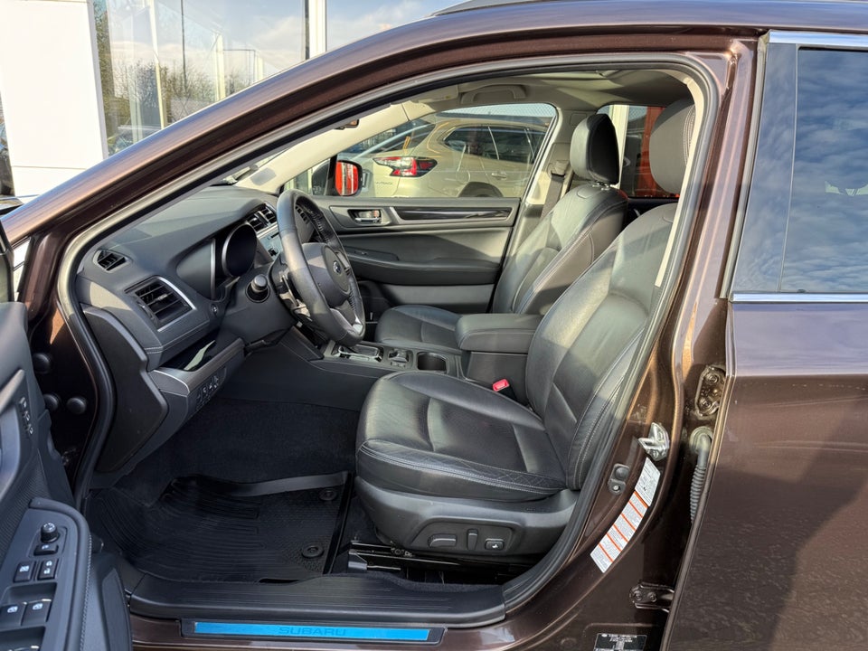 Subaru Outback 2,5 Summit CVT 5d