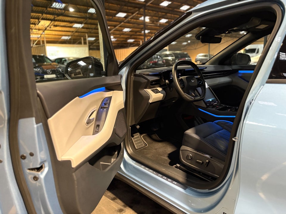 Ford Explorer 79 Premium Extended Range AWD 5d