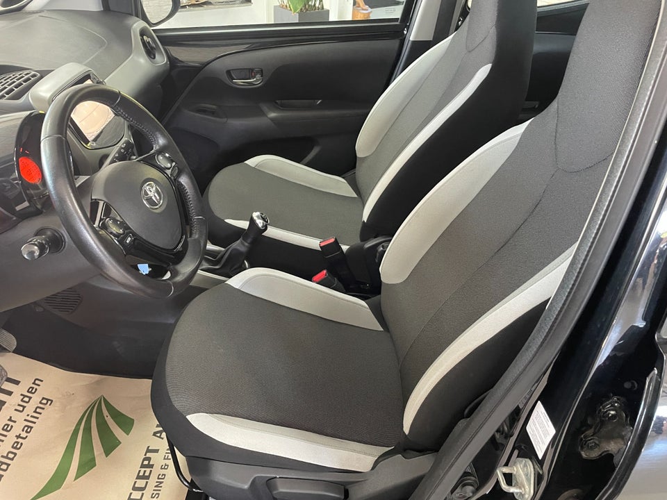 Toyota Aygo 1,0 VVT-i x-play 5d