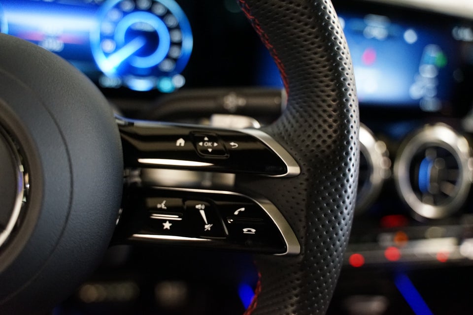 Mercedes EQB300 AMG Line 4Matic 5d