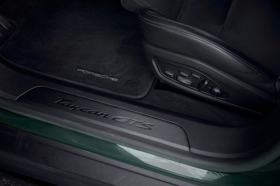 Porsche Taycan GTS Performance+  4d