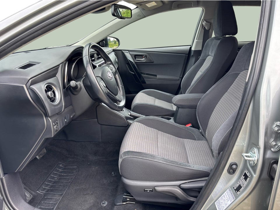 Toyota Auris 1,8 Hybrid H2 Style Touring Sports CVT 5d