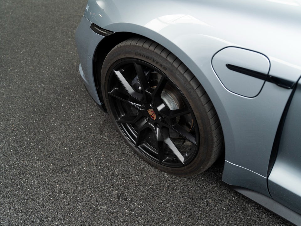 Porsche Taycan Performance+ Black Edition 4d