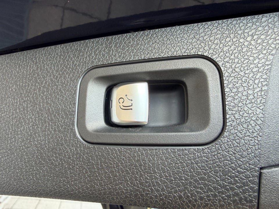 Mercedes E300 de 2,0 AMG Line stc. aut. 4Matic 5d