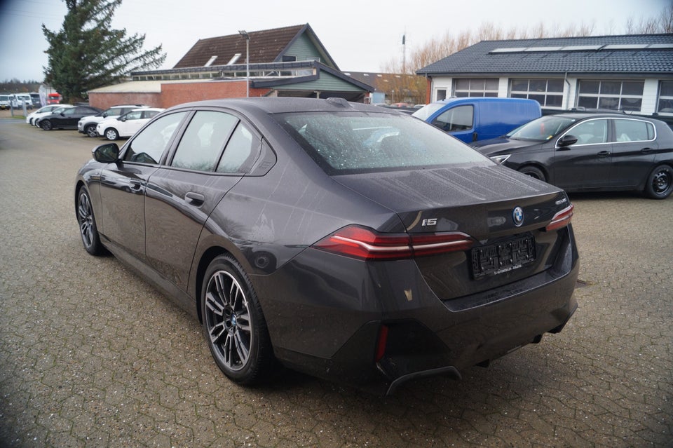 BMW i5 eDrive40 M-Sport 4d