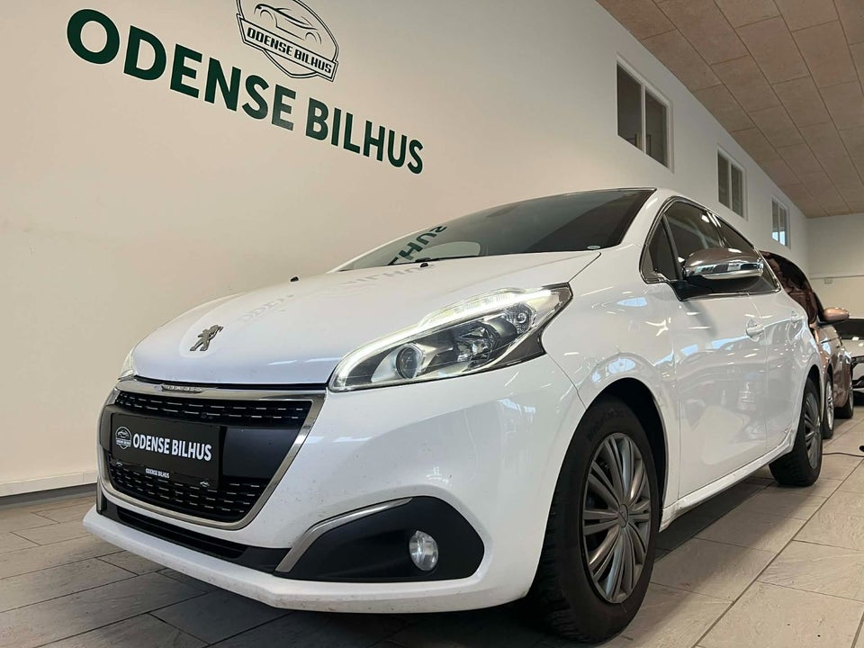 Peugeot 208 1,6 BlueHDi 100 Chili Sky 5d