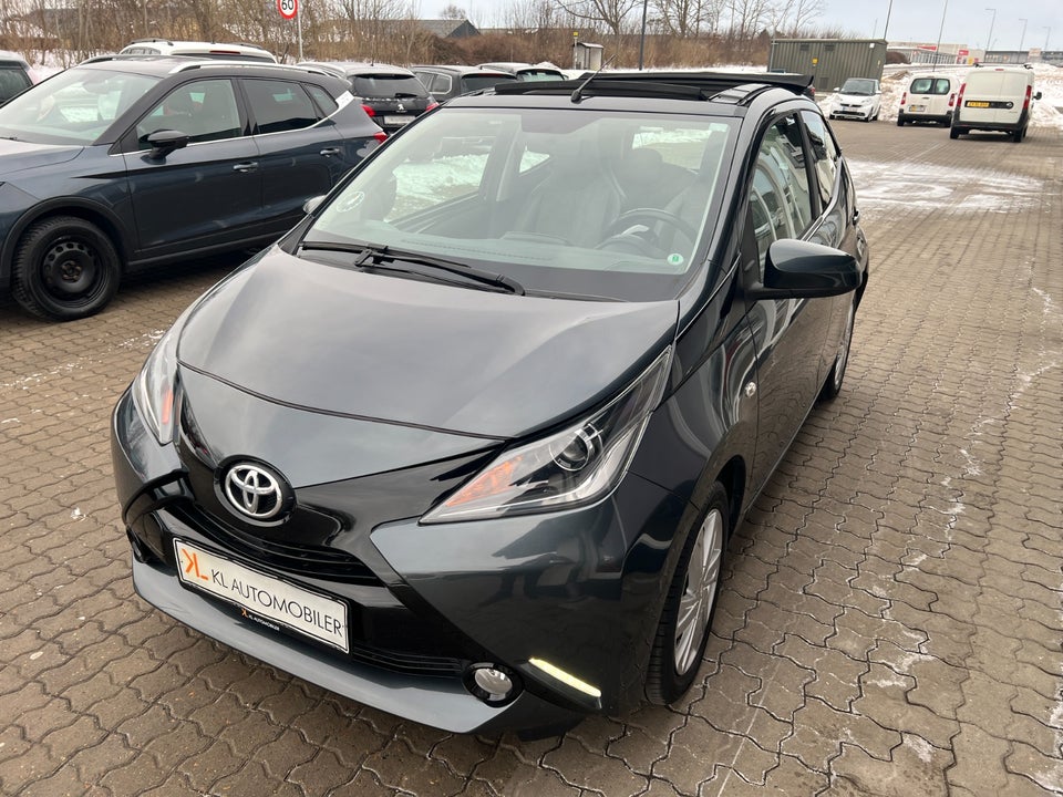 Toyota Aygo 1,0 VVT-i x-wave Sky 5d