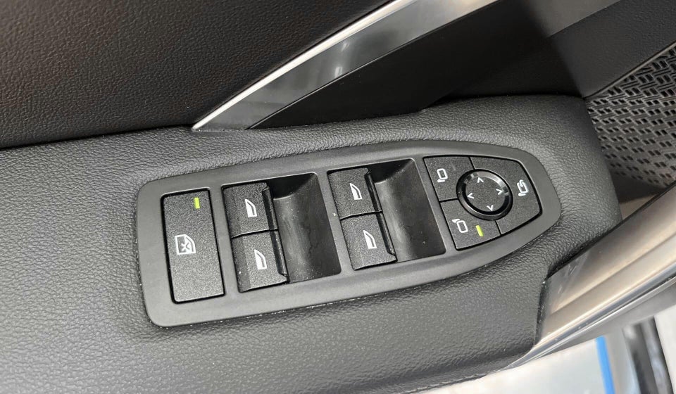 BMW iX1 xDrive30 X-Line 5d