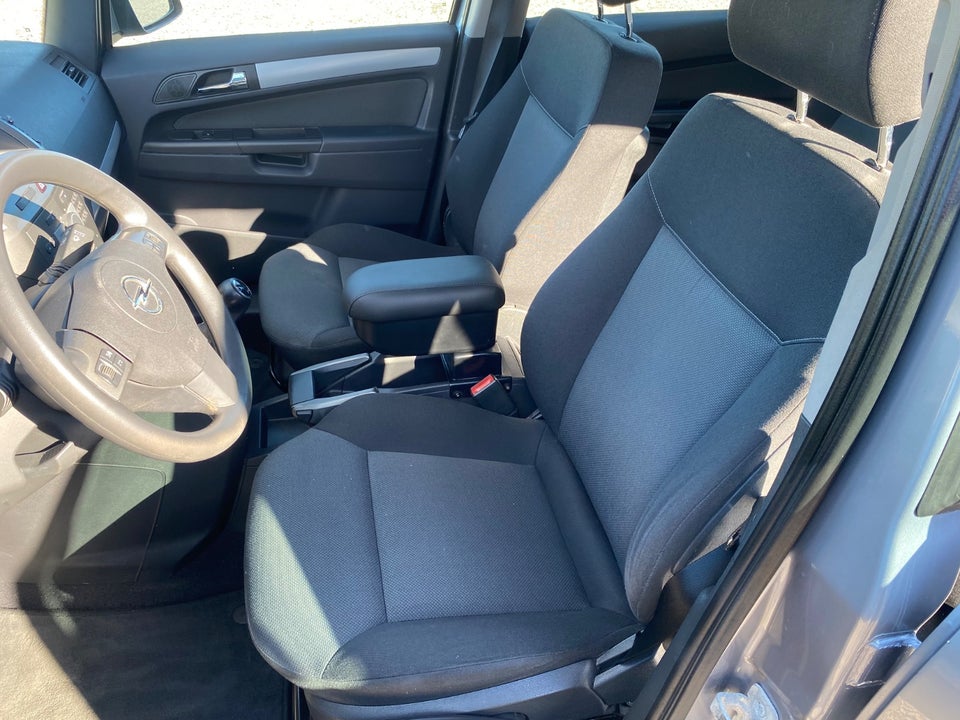 Opel Zafira 2,2 16V Enjoy 5d