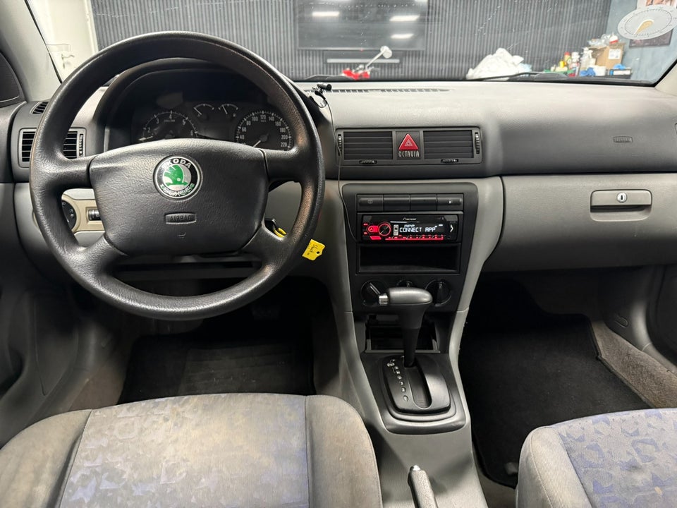 Skoda Octavia 1,6 LX Combi aut. 5d