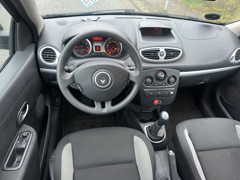 Renault Clio III 1,2 16V TCe Expression 5d