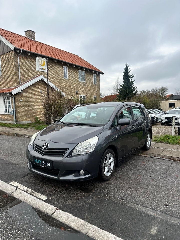 Toyota Verso 2,0 D-4D T1 Skyview 5d