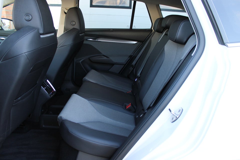 Skoda Enyaq 80 iV Loft 5d