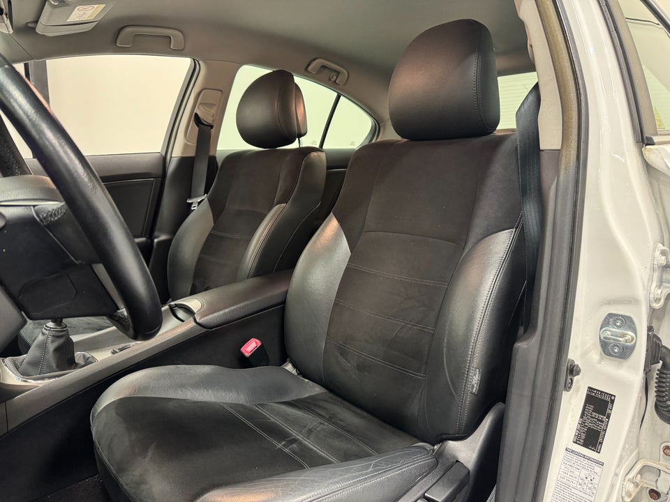 Toyota Avensis 1,6 VVT-i T2 Premium 4d