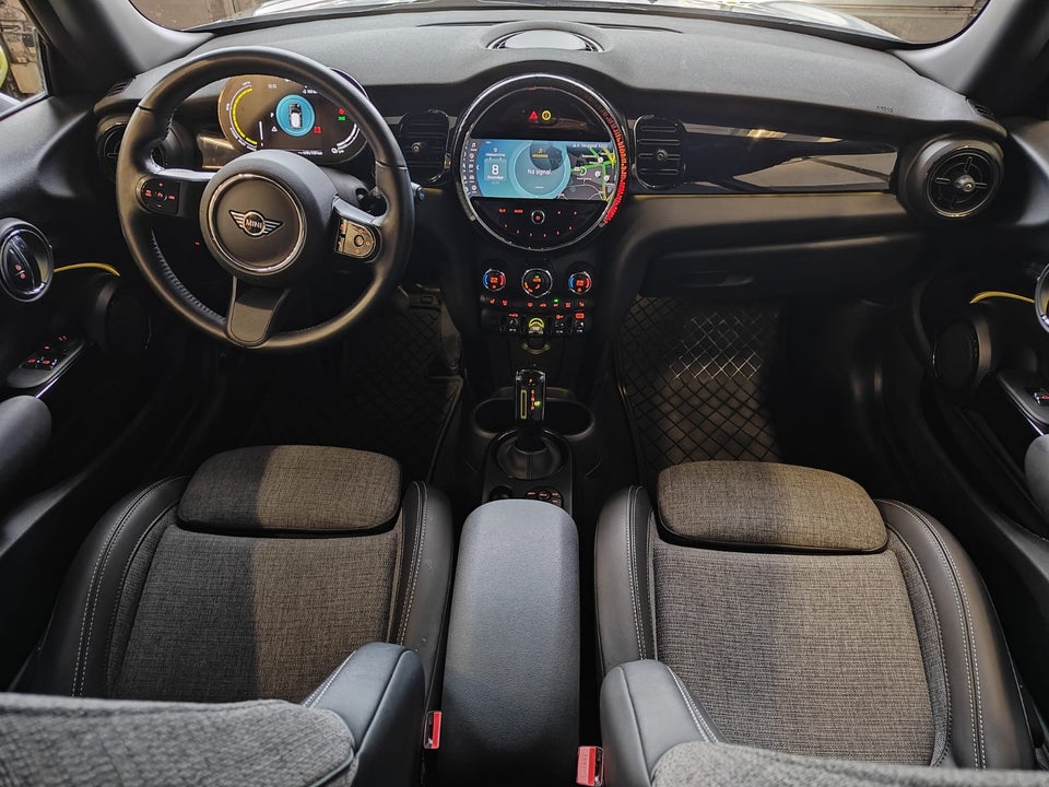 MINI Cooper SE Essential 3d