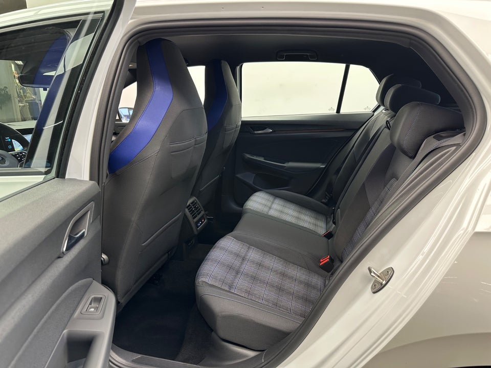 VW Golf VIII 1,4 GTE DSG 5d