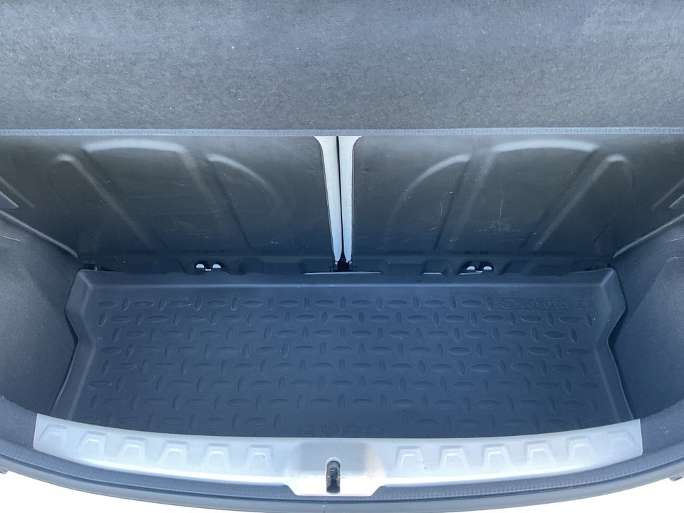 Toyota Aygo 1,0 VVT-i x-play x-touch 5d