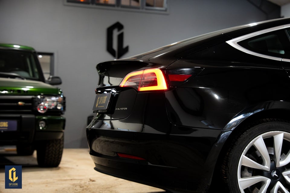 Tesla Model 3 Long Range AWD 4d