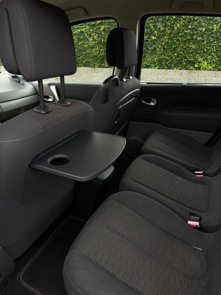 Renault Grand Scenic II 2,0 Dynamique 5d