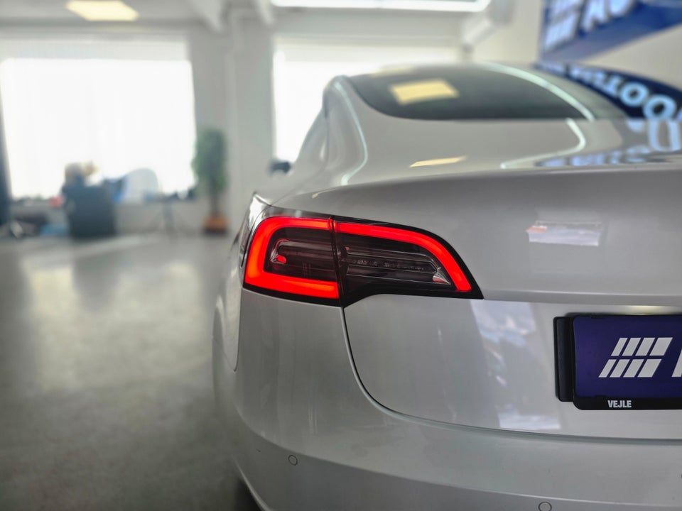 Tesla Model 3 Long Range AWD 4d