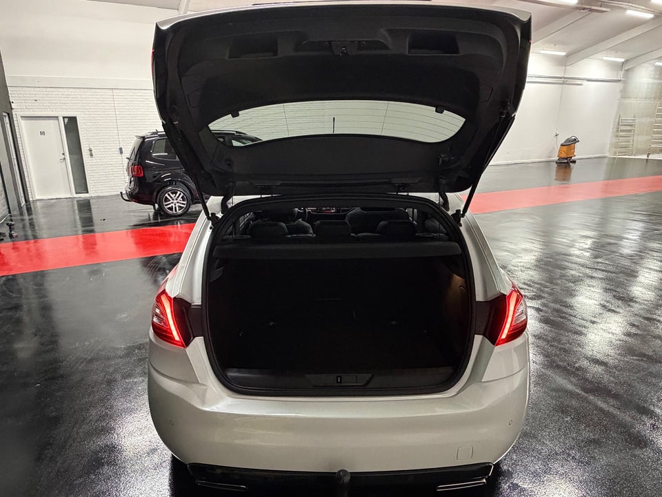 Peugeot 308 1,6 e-THP 205 GT 5d