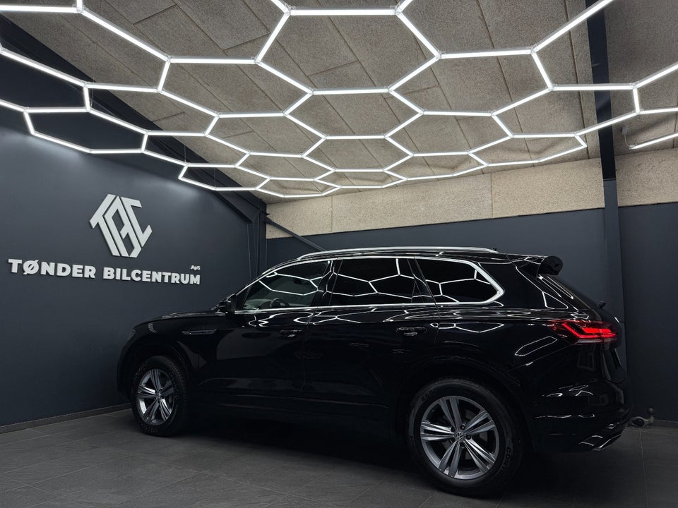 VW Touareg 3,0 TDi 286 R-line aut. 4Motion 5d