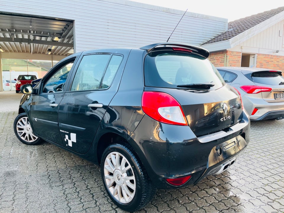 Renault Clio III 1,5 dCi 85 Expression Sport Tourer 5d