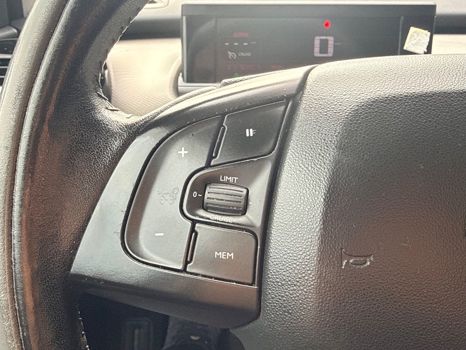 Citroën C4 Cactus 1,6 BlueHDi 100 Feel Van 5d