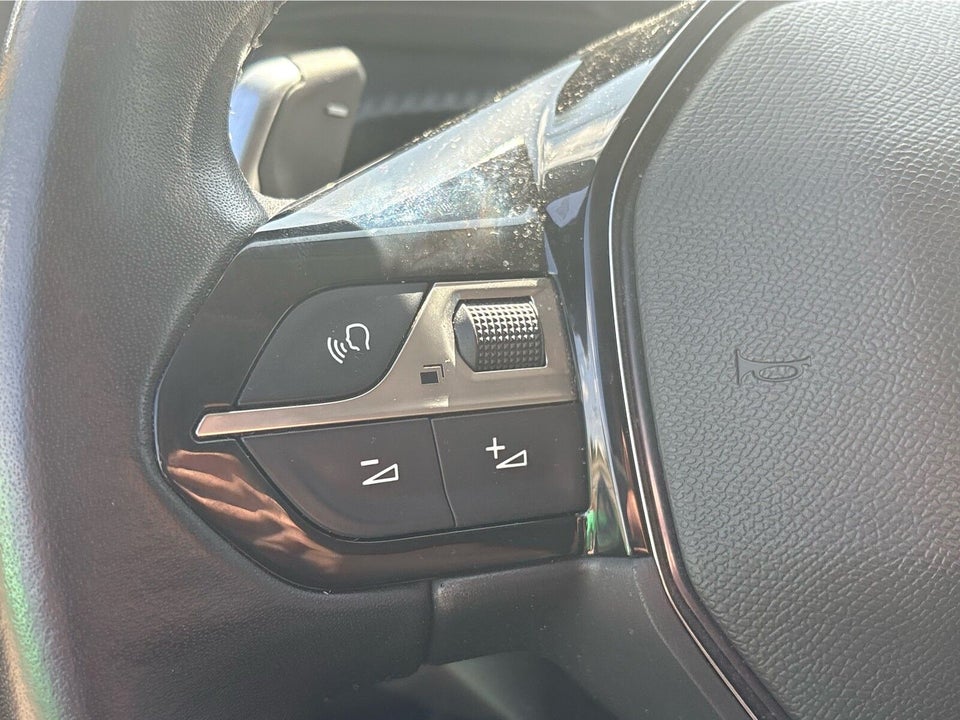 Peugeot 208 1,2 PureTech 100 Allure EAT8 5d