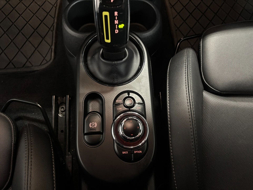 MINI Cooper SE Essential 3d