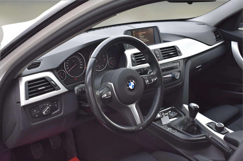 BMW 320i 2,0  4d