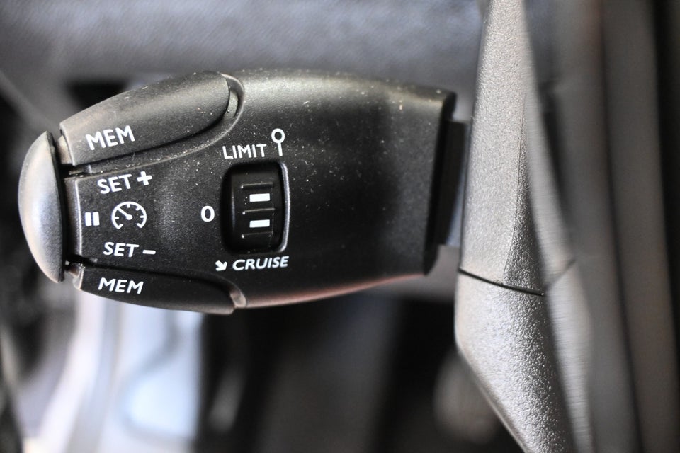 Peugeot 208 1,2 PureTech 100 Platin Pack 5d