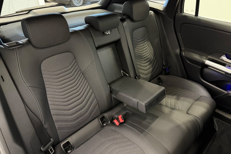 Mercedes EQA300 Progressive 4Matic 5d