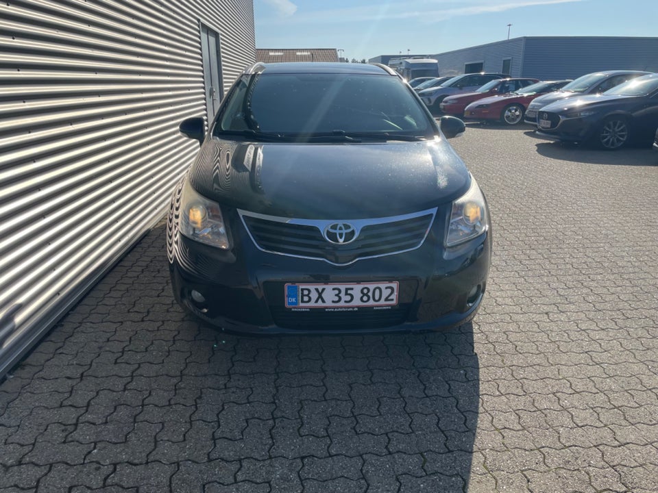 Toyota Avensis 1,6 VVT-i T1 stc. 5d