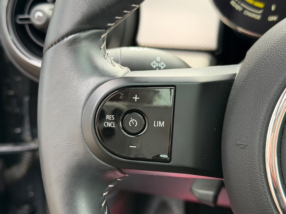 MINI Cooper SE Maximise 3d