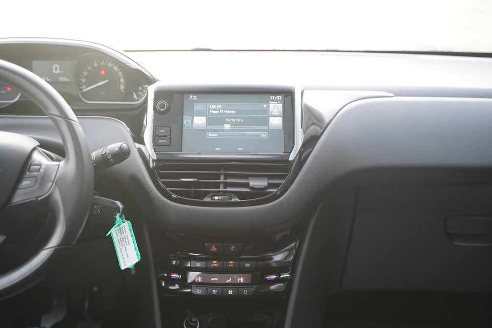 Peugeot 208 1,6 BlueHDi 100 Envy Sky 5d