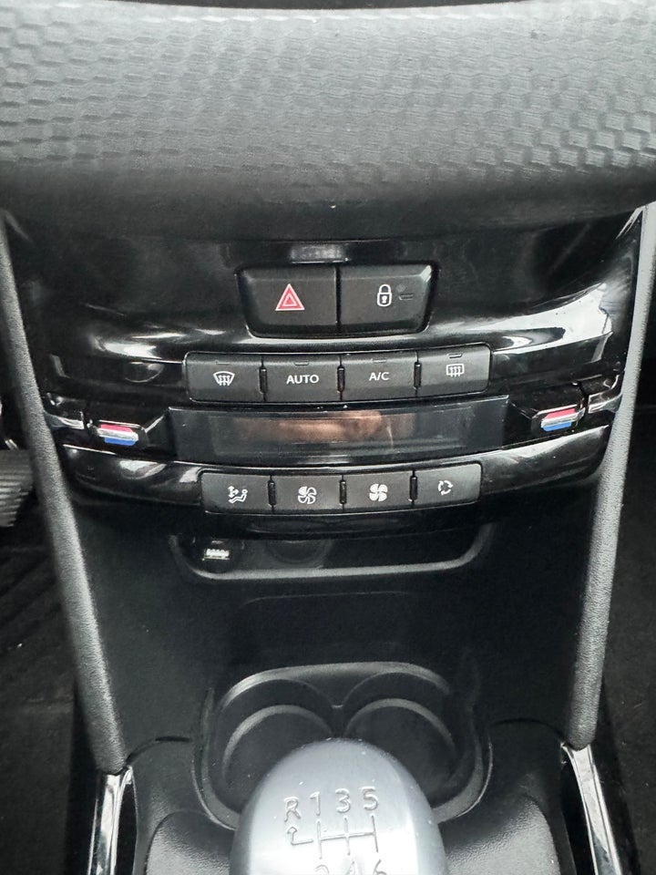 Peugeot 2008 1,6 BlueHDi 100 Allure Sky 5d